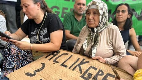Köylüler Meclis önünde açlık grevinde: Zeytinlikler için direniş sürüyor