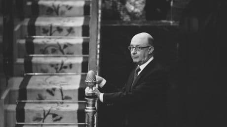 La indignidad de Montoro no puede salpicar a Feijóo