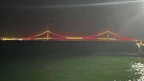 Çanakkale Köprüsü'nde sarı-kırmızı görüntü!