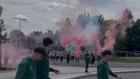U17-Meisterschaft im Handball - Bengalos vorm Junioren-Finale