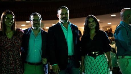 Abascal amenaza, el PP se rinde