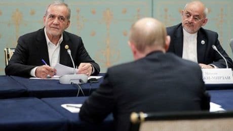 İran Cumhurbaşkanı Pezeşkiyan, Rusya Devlet Başkanı Putin ile bir araya geldi