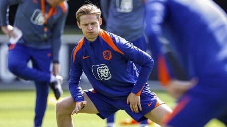 De Jong verlaat Oranje met lichte klachten en mist duel met Litouwen