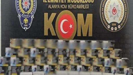 Antalya’da kaçakçılık operasyonu: 100 tabanca, binlerce paket sigara ele geçirildi