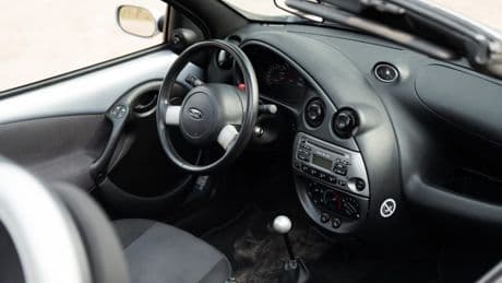 Dit gooi-en-smijt-karretje voor spotprijs is fantastische eerste auto