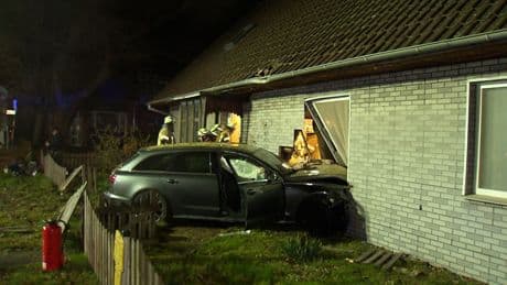Zum zweiten Mal - Auto kracht in dieses Haus