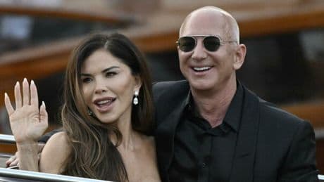 Jeff Bezos e il regalo di nozze alla sposa: una collana di diamanti da 5 milioni di dollari con orecchini abbinati