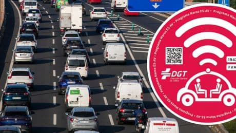 Nuevo distintivo rojo de la DGT: qué significa y qué coches deberán llevarlo para circular por las carreteras y autopistas españolas