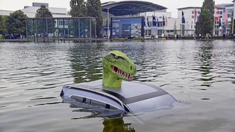 Klimaproteste | »Autosaurus« versenkt