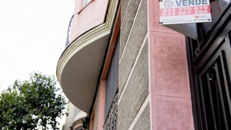 La compraventa de viviendas se dispara a niveles de la burbuja pese al repunte de los precios