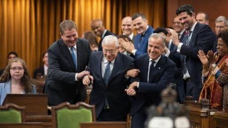 ¿Un político al que arrastran al cargo? Al 'speaker' de Canadá lo empujan el primer ministro y el líder de la oposición