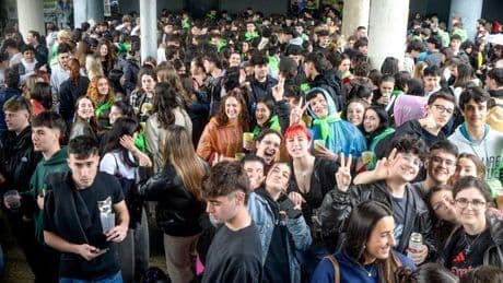 La fiesta universitaria de la UPV-EHU vuelve por todo lo alto a Leioa a pesar de la lluvia
