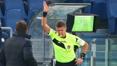 Var, arbitro spiegherà allo stadio (e in tv) le decisioni in tempo reale. In Serie A e B arriva l'announcement in campo