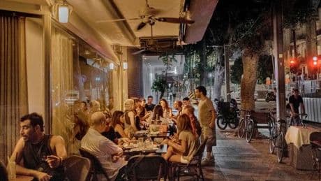 Café Nilus in Tel Aviv: Die weißen Tischdecken fehlen, die Songs sind trauriger