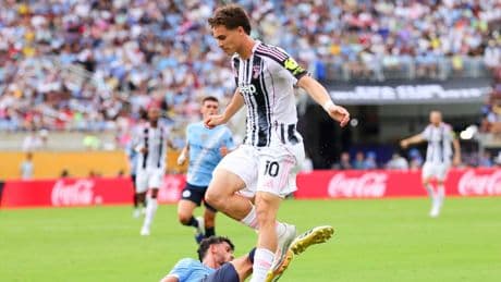 Il calcio ai tempi delle interviste sotto l’ombrellone. Domani la Juve contro il Real Madrid