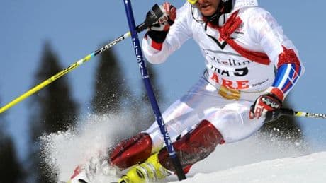 L’entraîneur de ski Joël Chenal, visé par une plainte pour agression sexuelle, interdit d’exercer