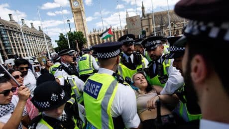 Al menos 365 personas arrestadas por manifestarse contra la prohibición del grupo Palestine Action en Londres