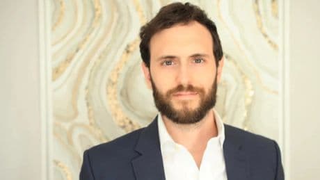 Dr. Sebastián La Rosa, experto en medicina integrativa: “Para evitar la aparición de canas, se recomienda una dieta moderada en proteína animal y rica en antioxidantes que compensen el daño celular”