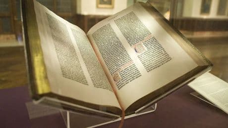 Un estudio realizado con un algoritmo entrenado por IA dice quiénes escribieron realmente la Biblia