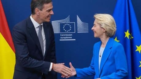 Bruselas bloquea 1.100 millones de los fondos europeos a España por incumplir con interinos y el impuesto al diésel