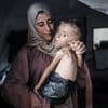 Mohammed is 1,5 jaar en weegt nog maar 6 kilogram: hoe een peuter het gezicht van de hongersnood in Gaza werd