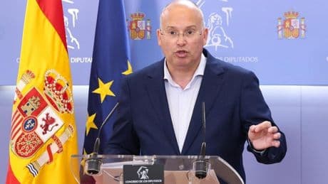 Feijóo anuncia que Tellado será secretario general del PP y Ester Muñoz portavoz en el Congreso