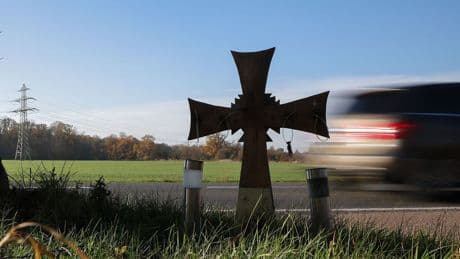 Kreis Gießen: Motorradfahrer will Autoschlange überholen und stirbt