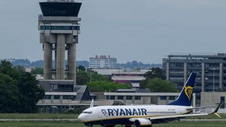 Les premiers grands départs en vacances perturbés par la grève des contrôleurs aériens