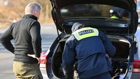 Köln: Polizei findet sechsstellige Bargeld-Summe bei Kontrolle auf der A3