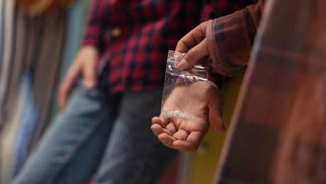 Record di morti per cocaina (come quelli per eroina), crescono gioco d'azzardo e dipendenze da videogame