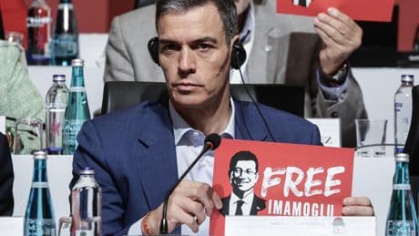 Sánchez busca impagar otra condena por las renovables