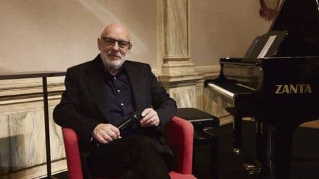 Le compositeur Brian Eno dénonce la participation de Microsoft au génocide à Gaza