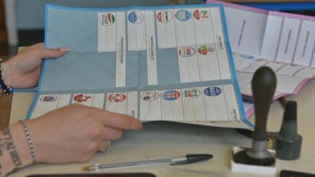 Comunali 2025, in corso lo spoglio. Affluenza a Genova: 52,32% (459 sezioni su 653), primi exit-poll su Genova: Salis al 53-57% | Diretta | Speciale Elezioni