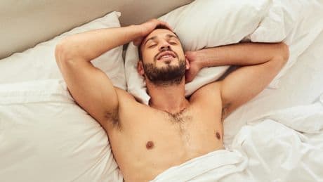 Pourquoi dormir nu n'est pas forcément une bonne idée pour avoir moins chaud la nuit?