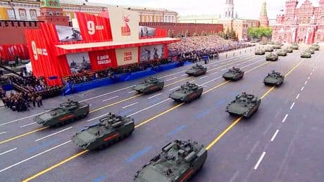 Panzer, Atomraketen, Kampfjets: Putin protzt vor der Welt mit seinem Militär
