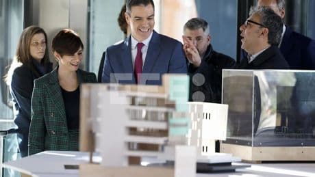 Sánchez pide a las comunidades dedicar 7.000 millones de euros a vivienda y crear una base de datos contra el &quot;monopolio&quot; de los portales