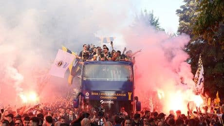 Bağdat Caddesi'nde sarı-lacivert şov! Fenerbahçe Beko'dan Kadıköy'de unutulmaz şampiyonluk kutlaması