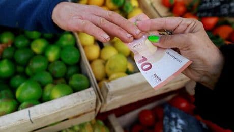 Verbraucherpreise: Teure Lebensmittel treiben Inflationsrate auf 2,2 Prozent