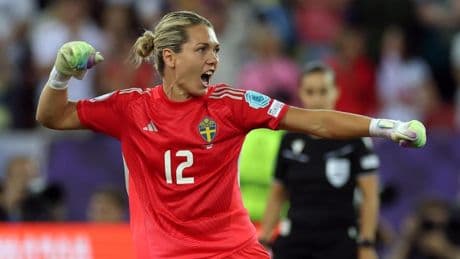 Le paró cuatro penaltis a Inglaterra y ahora está en el mercado