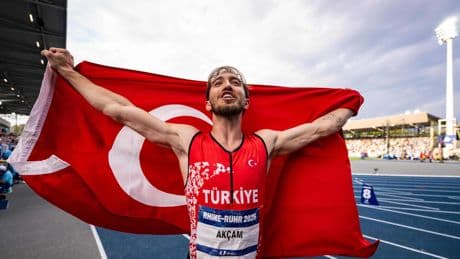 Berke Akçam’dan altın madalya