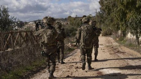 Israel investiga la muerte de 32 gazatíes por disparos de "advertencia" cerca de un punto de distribución de comida
