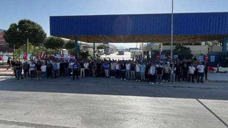 İzmir'de DYO Boya işçileri greve çıktı