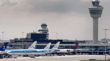 Overlast van NAVO-top en hogere havengelden Schiphol geven tegenwind bij KLM