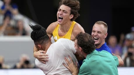 Armand Duplantis vuelve a batir su propio récord del mundo y lo eleva hasta los 6.30 metros