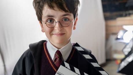 La magia ha inizio: al via le riprese della serie tv di Harry Potter con la prima foto ufficiale