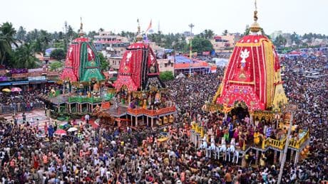 3 killed and over a dozen hospitalized as crowd surges at eastern India Hindu festival