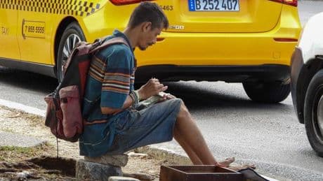 Des mendiants déguisés à Cuba ? La ministre du Travail contrainte à la démission