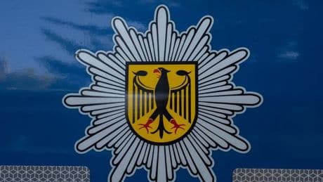 Bundespolizei: Mann mit Steinschleuder und Stahlkugeln am Bahnhof gefasst