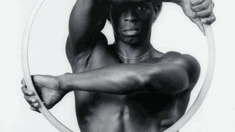 Perverso e angelico. Vita complicata di Mapplethorpe, fotografo "scultore"