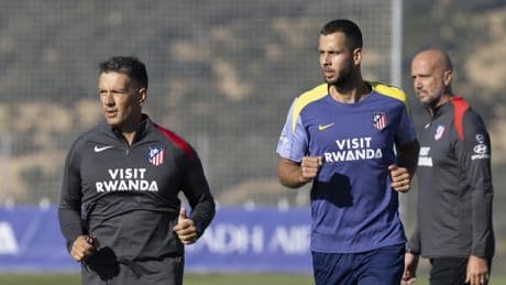 Aterrizaje suave de Hancko en su primer día en el Atlético de Madrid